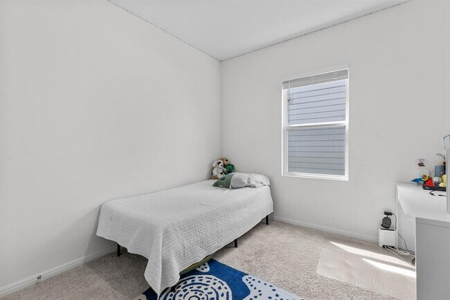 Building Photo - 1003 Sika Cv