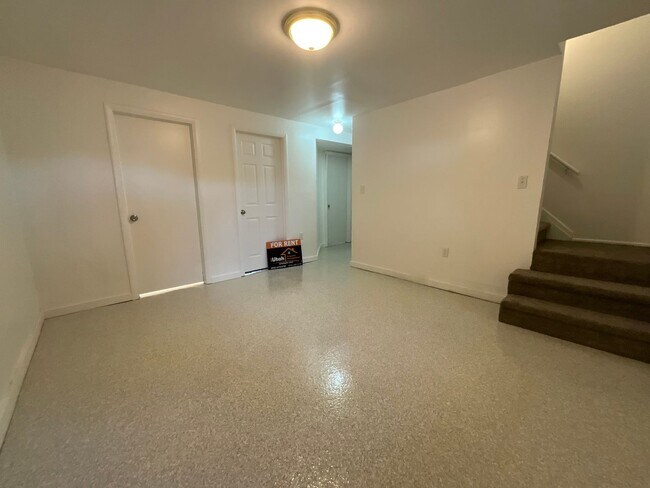 Building Photo - 1124 Vitt Dr