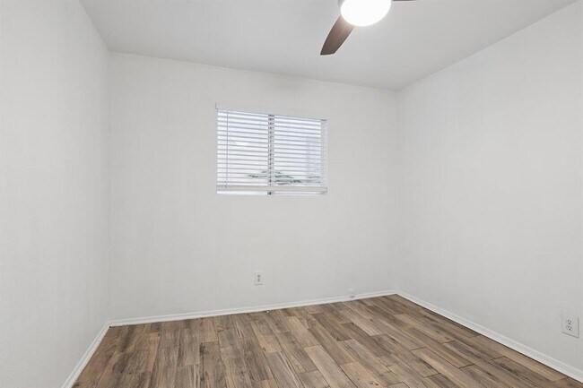 Building Photo - 6803 Woodhue Dr