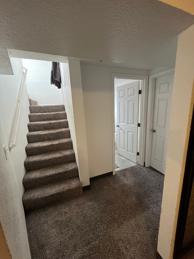 Building Photo - 6020 E 68th Way