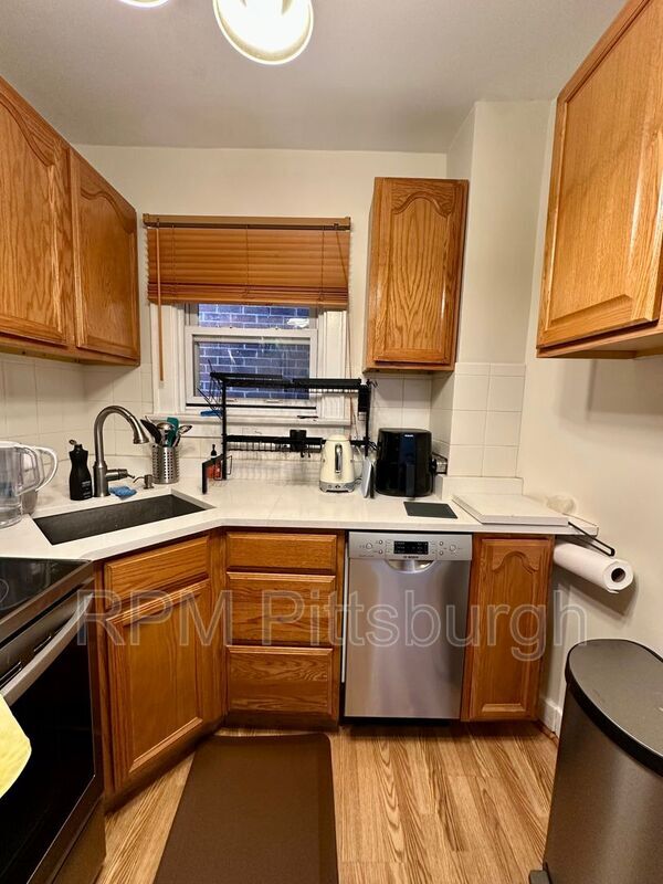 Building Photo - 6526 Rosemoor St