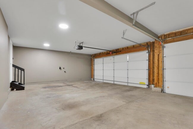 Building Photo - 3796 Village Club Dr