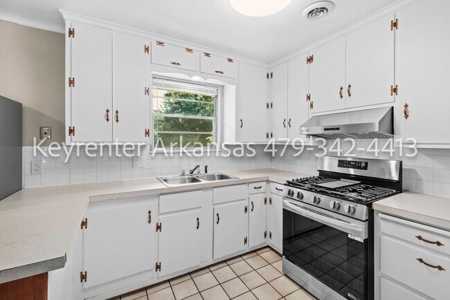 Building Photo - 207 Carlton St.