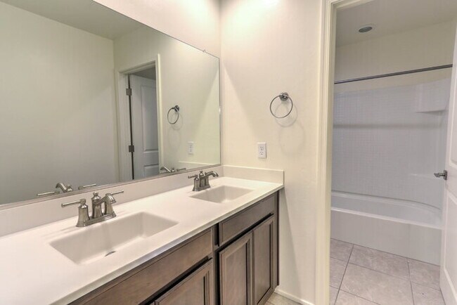 Building Photo - $750.00 MOVE-IN CREDIT TOWARDS FIRST MONTH RENT!!!!! Rancho Sahuarita