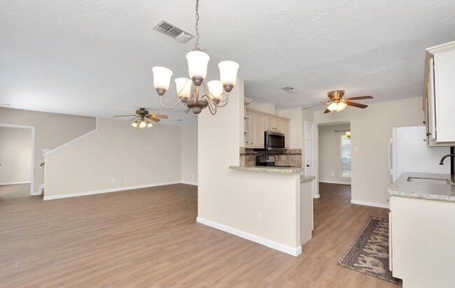 Building Photo - 1622 Manor Dr