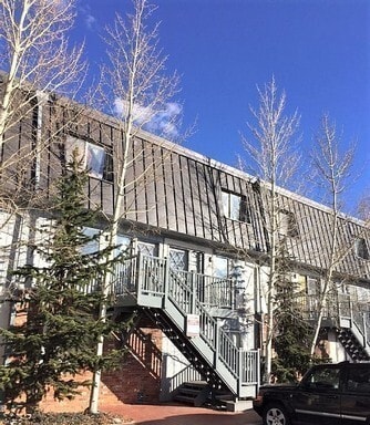 Building Photo - Long Term- Summit Yacht Club 51