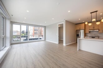 Building Photo - 2 bedroom in Chicago IL 60612