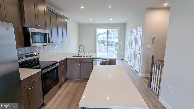 Building Photo - 9376 Tanfield Dr