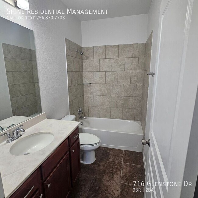 Building Photo - 716 Glenstone Dr