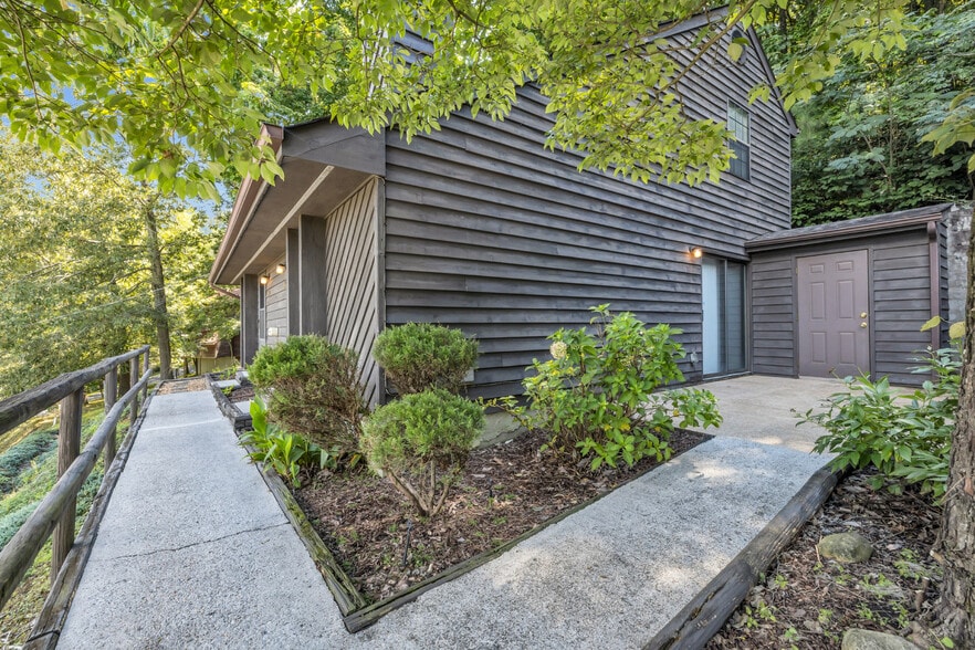 Private Patio and Storage Closet - 3634 Monte Vista Dr