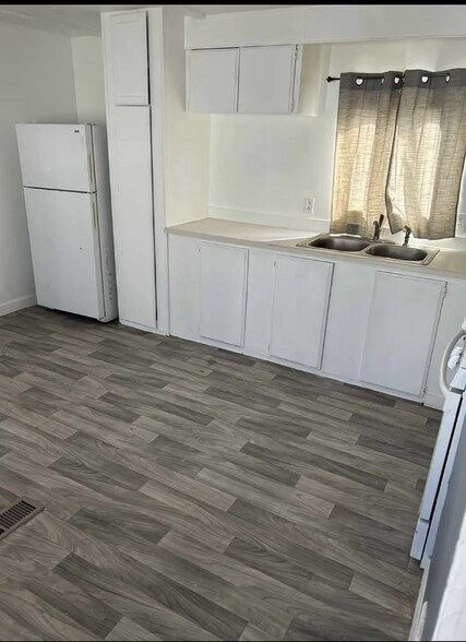 Building Photo - 15770 E Colfax Ave