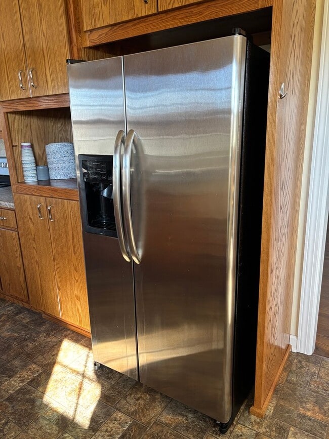 Building Photo - Large 4 Bedroom House in Quiet Country Setting