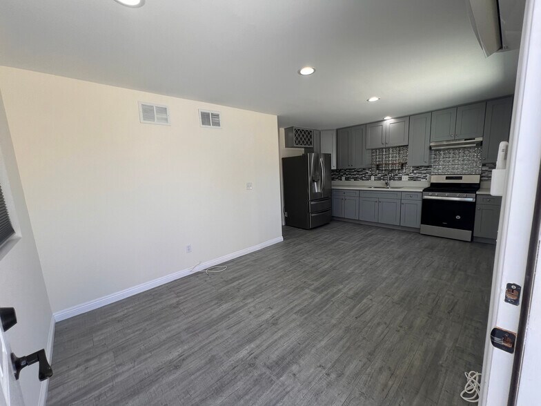 Building Photo - 9009 Monogram Ave