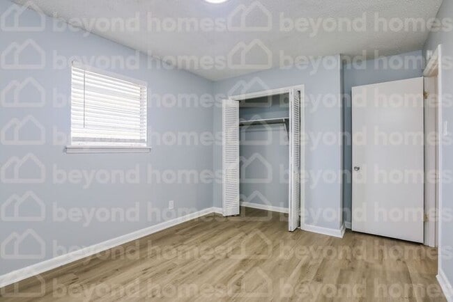 Building Photo - Beautifully renovated home with 3 bedroom ...