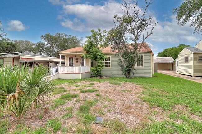 Building Photo - 722 Ralston Ave