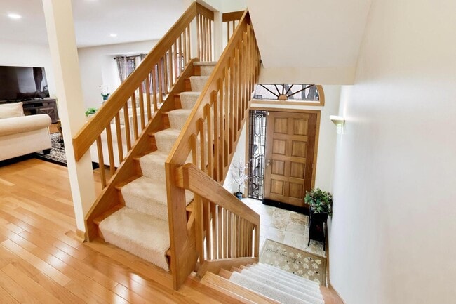 Building Photo - 943 W Essex Pl