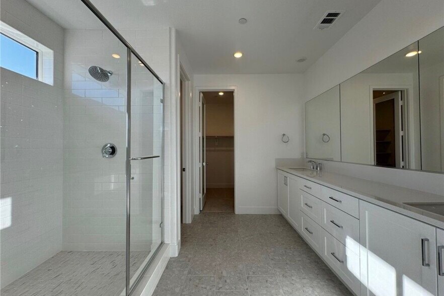 Building Photo - 114 Seep