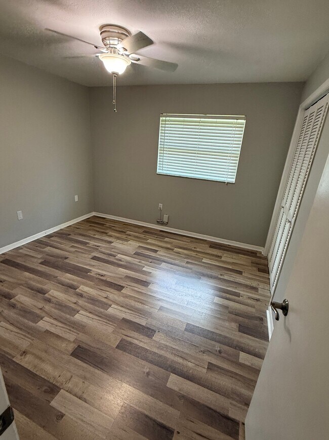 Building Photo - 620 Travis Cir