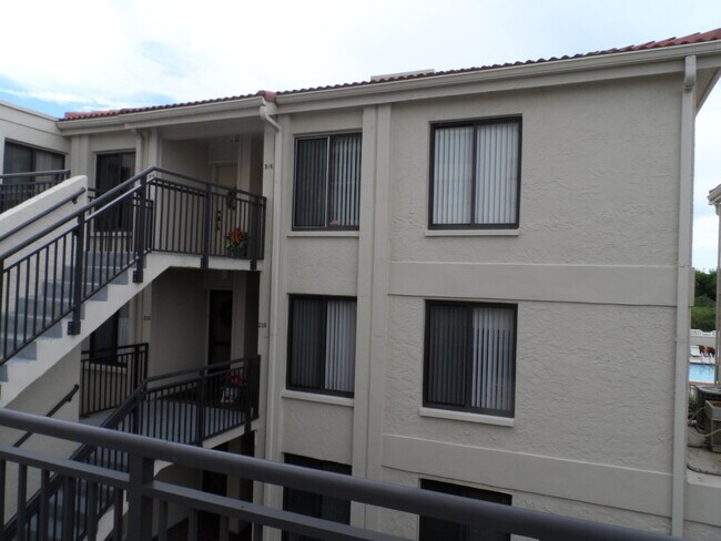 Building Photo - Water/Pool Front 2/2 Annual Unfurnished Condo 3rd  Floor Villa Palma Del Mar