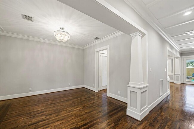 Building Photo - 542 W 26th St