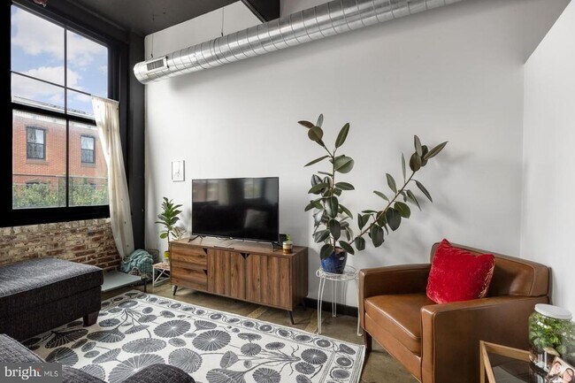 Building Photo - 1701 Tulip St