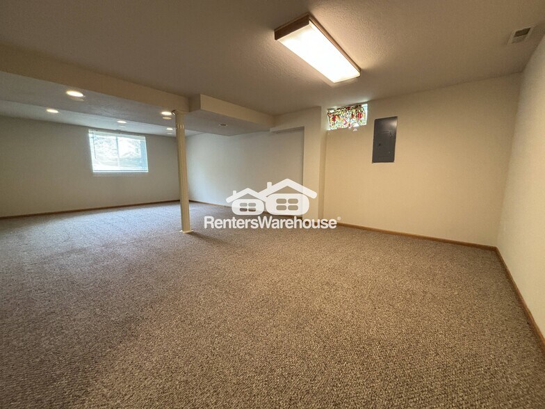 Building Photo - 9015 Telford Cir