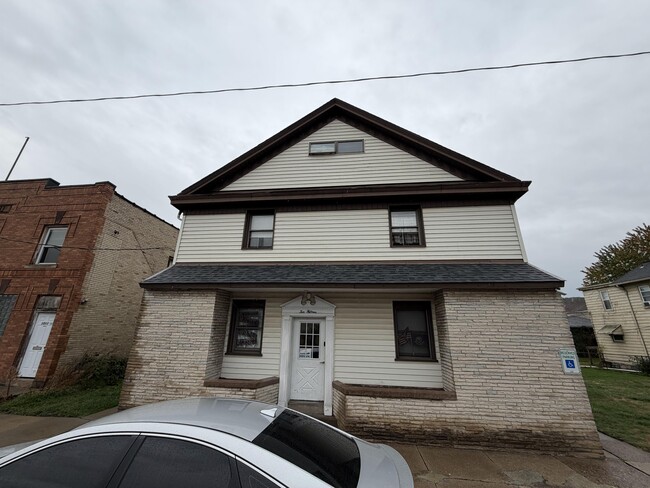 Building Photo - 1013 3rd Ave