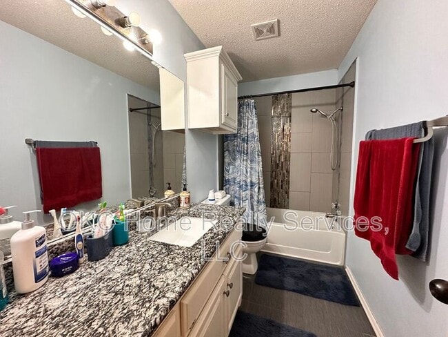 Building Photo - 17316 Valley Crst