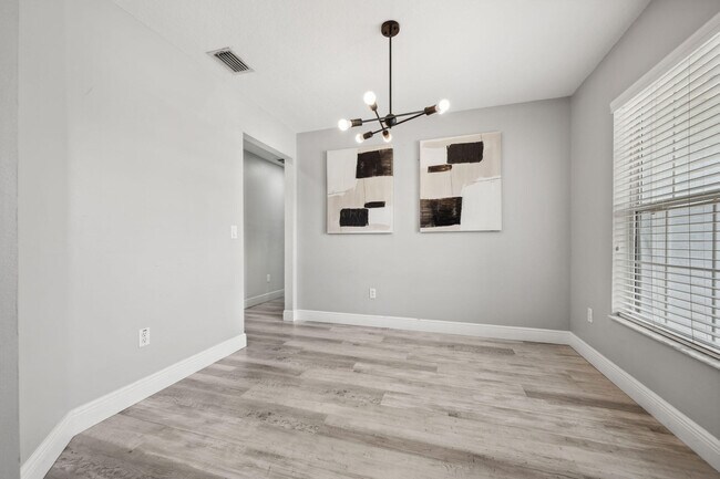 Building Photo - 249 SW Aubudon Ave