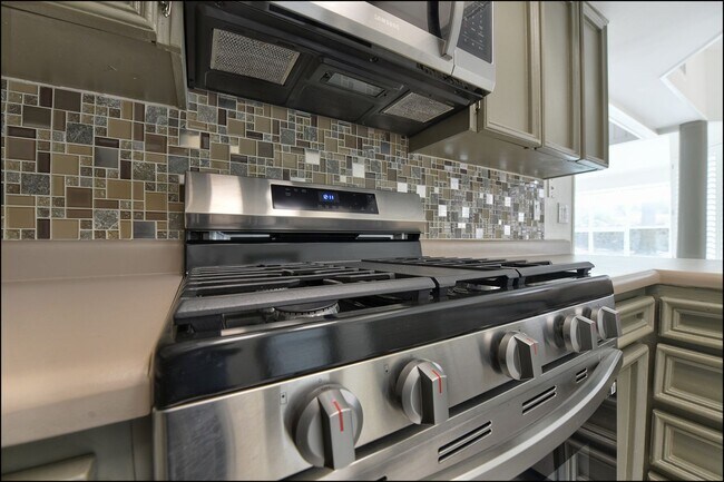 Building Photo - 6300 Jebel Way
