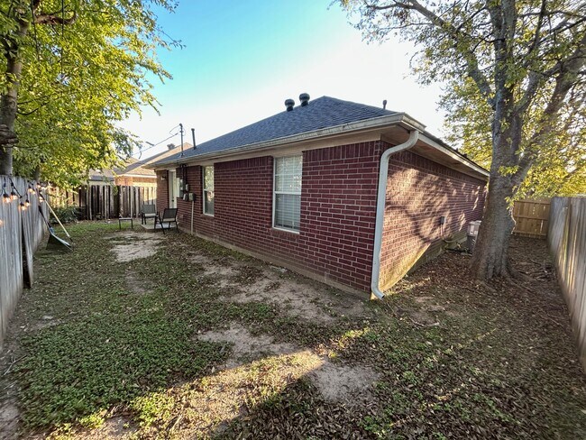 Building Photo - 815 Ave A