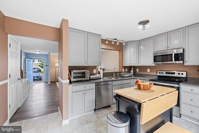 Building Photo - 574 Highland Towne Ln