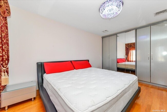 Building Photo - 70-21-70174 174th St