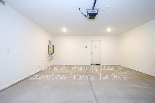 Building Photo - 4639 S Brandywine Dr