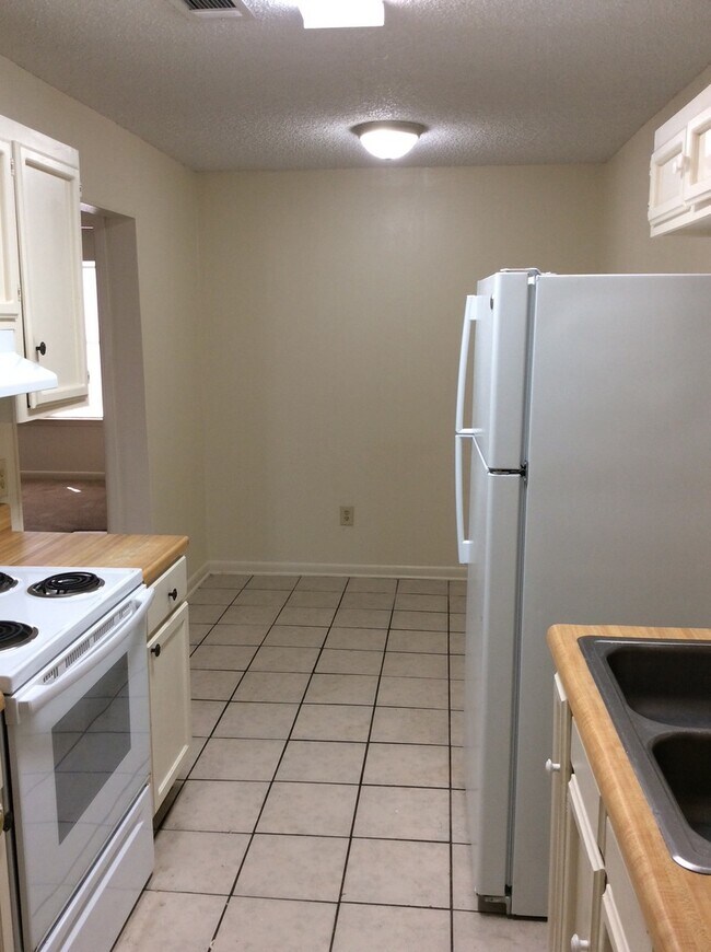 Building Photo - 2265 Anne Marie Dr
