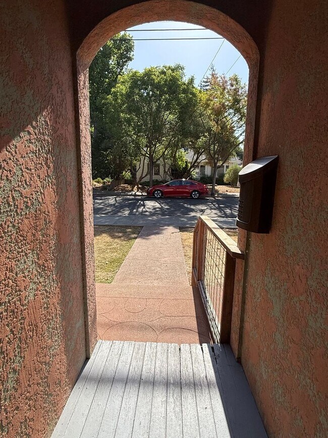 Building Photo - 2 bedroom/ 1 bathroom Home for Rent in Santa Rosa