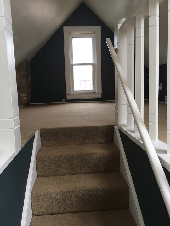 Building Photo - Studio Apartment Loft in historic Whittier neighborhood!