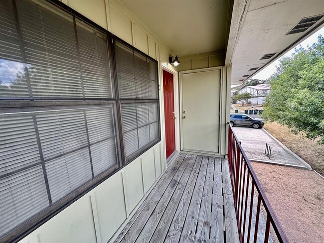 Building Photo - 102 Lady Bird Ln