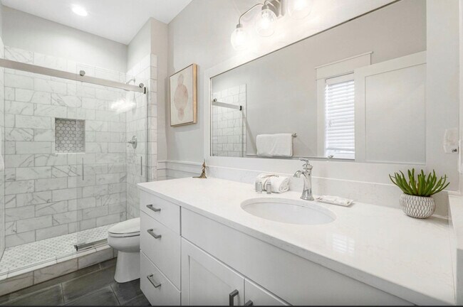 Building Photo - 587 Patina Blvd