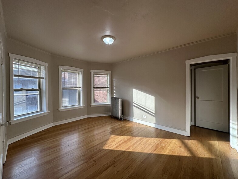 Building Photo - 4027 W Melrose St