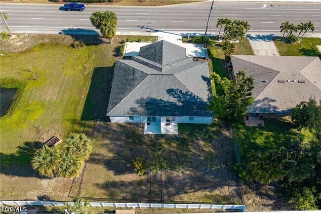 Building Photo - 1426-1428 Cape Coral Pkwy W
