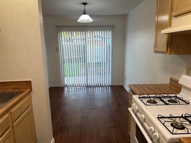Building Photo - 16303 Edgemere Dr