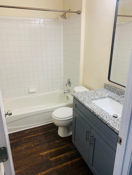 Master Bath - 2419 E York St