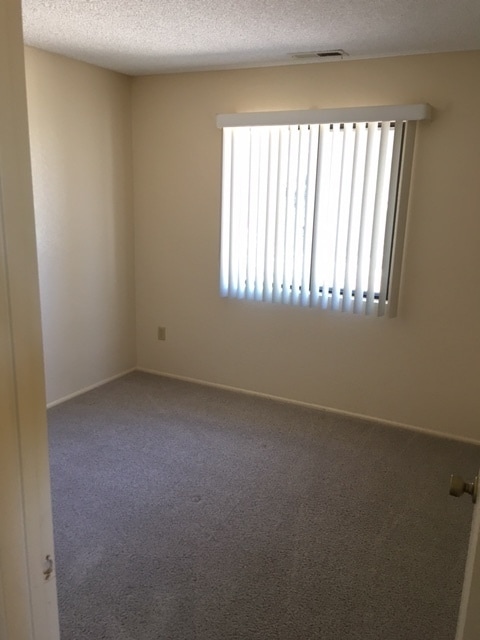 Building Photo - End Unit Two Bedroom Condo in North Prescott