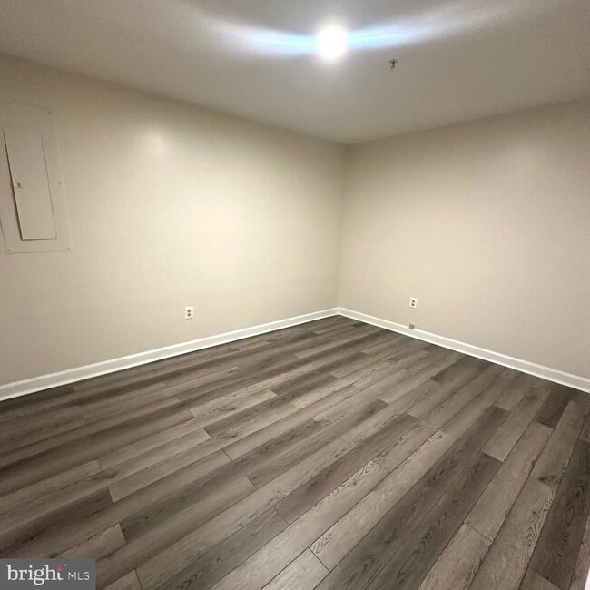 Building Photo - 7605 Quicksilver Ct