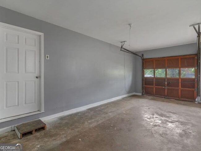 Building Photo - 836 Oakdale Dr