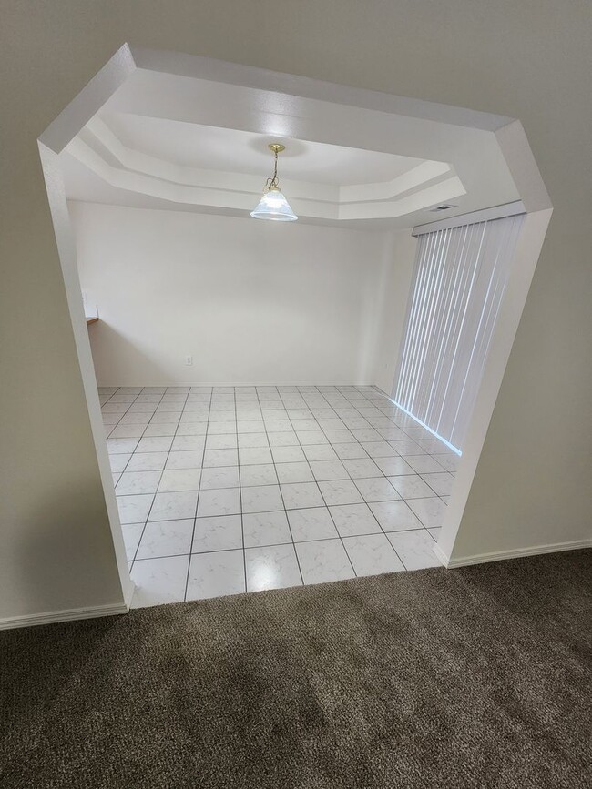 Building Photo - Spacious 3-Bed Duplex Retreat in Tacoma: 1...