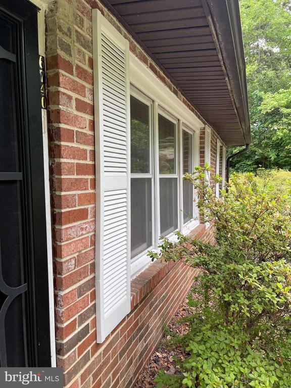 Building Photo - 6740 Solomons Island Rd N