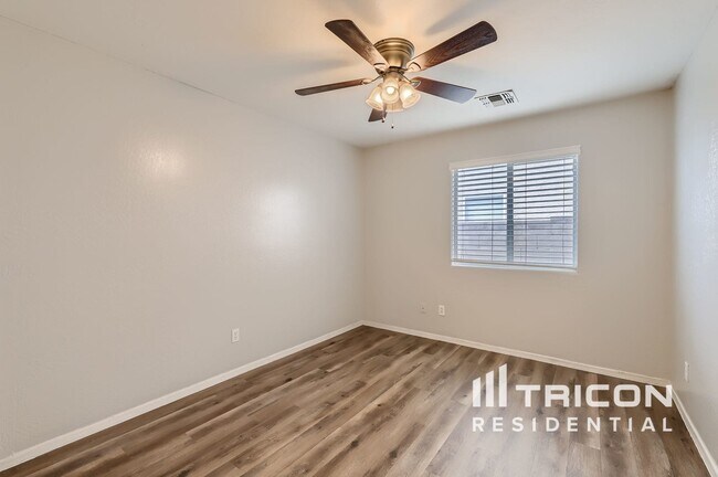Building Photo - 9545 W Heber Rd