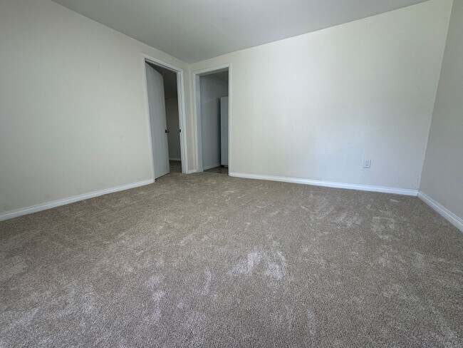Building Photo - Fresh one bedroom, one bath home in downtown Bishop